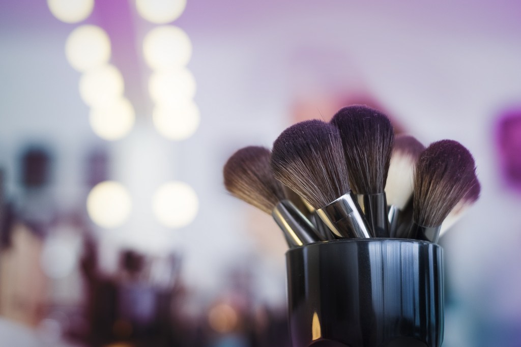 How to Use Makeup Brushes