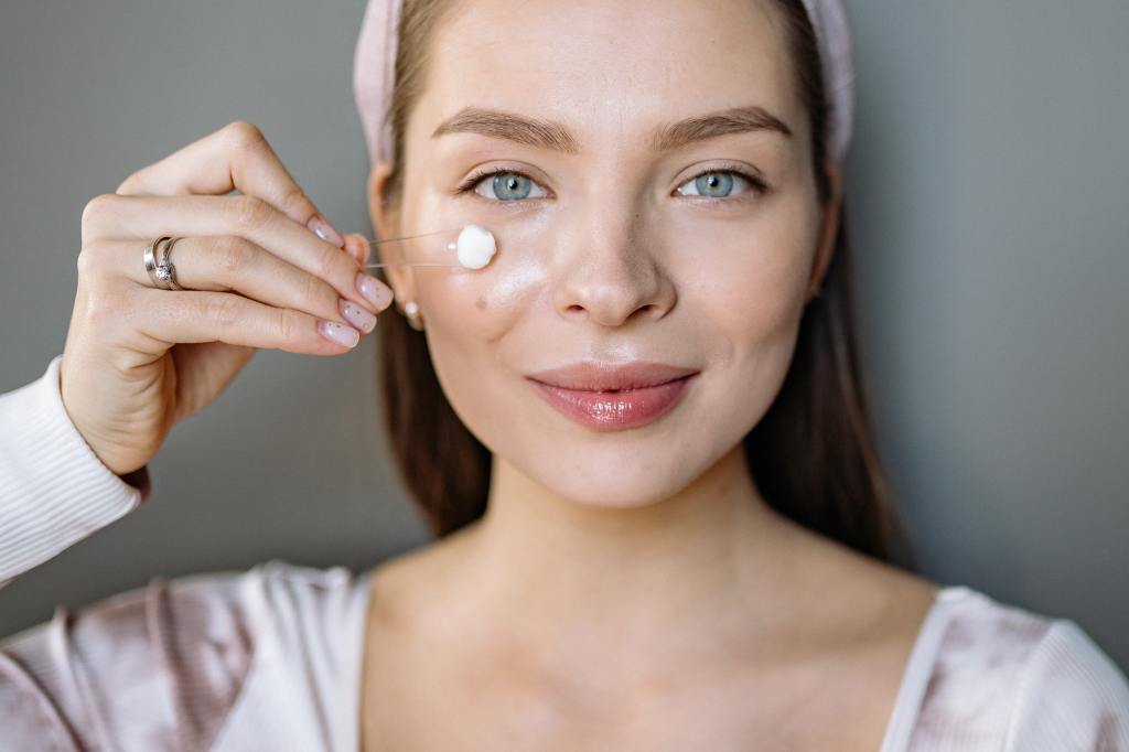 4 of the Best Skin Care Tips for Fine Lines Around the Eyes
